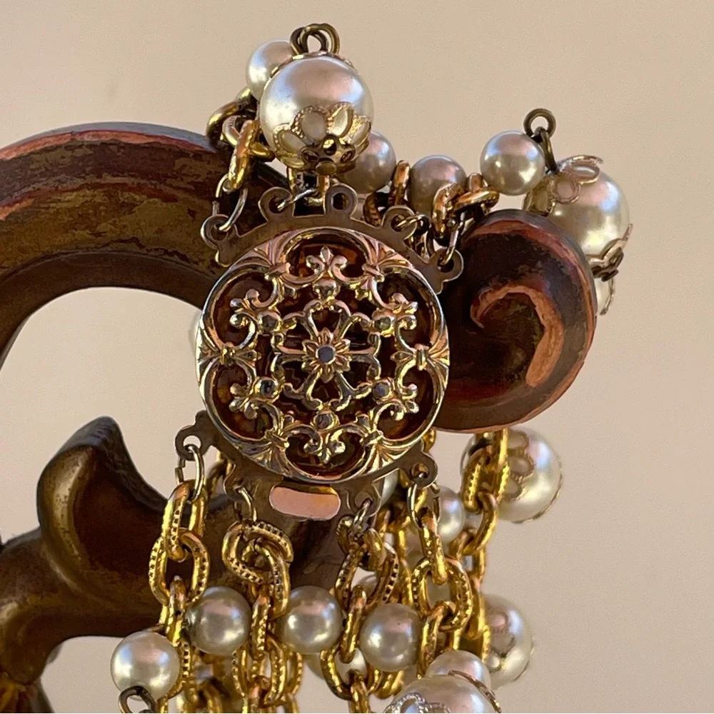 Vintage 1960s Gold Tone Faux Pearl Dangle Cluster Bracelet